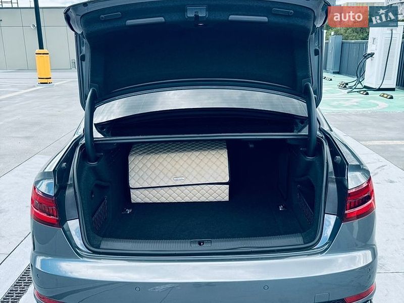 Седан Audi A4 2019 в Киеве