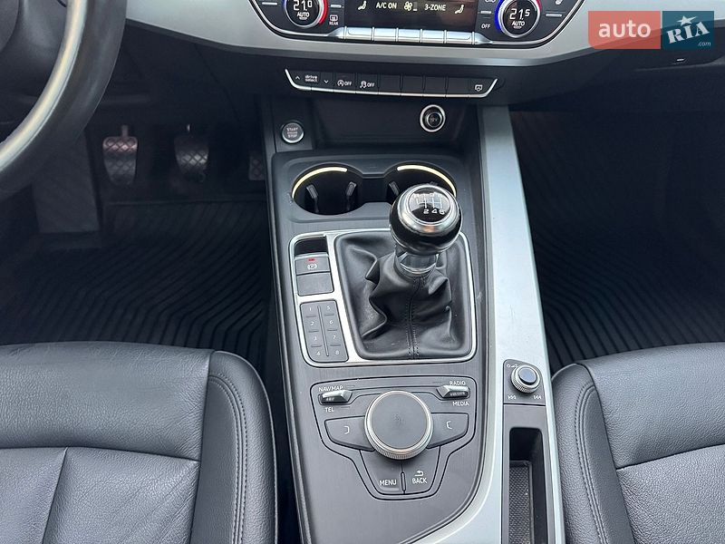 Седан Audi A4 2017 в Ровно