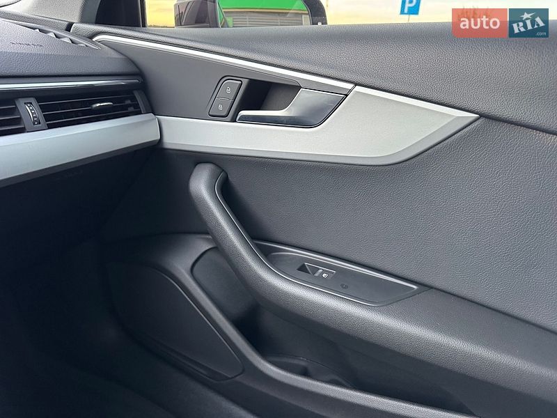 Седан Audi A4 2017 в Ровно