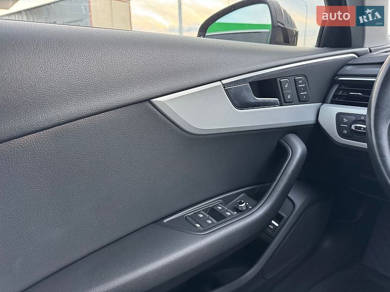 Седан Audi A4 2017 в Ровно