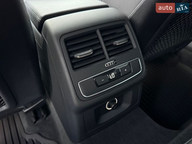 Седан Audi A4 2017 в Ровно