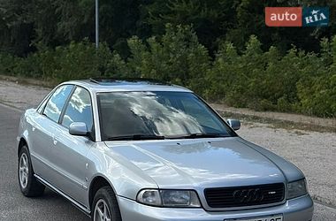 Седан Audi A4 1996 в Днепре