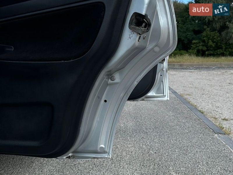 Седан Audi A4 1996 в Днепре