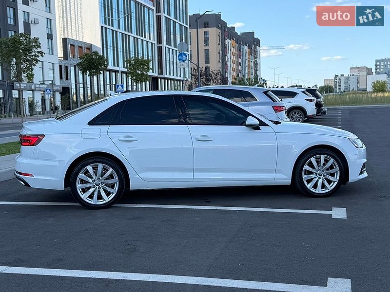 Седан Audi A4 2019 в Ровно