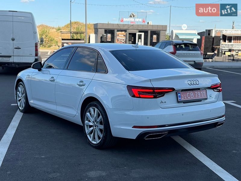 Седан Audi A4 2019 в Ровно