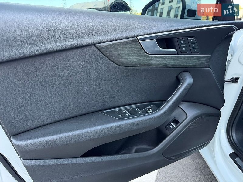 Седан Audi A4 2019 в Ровно