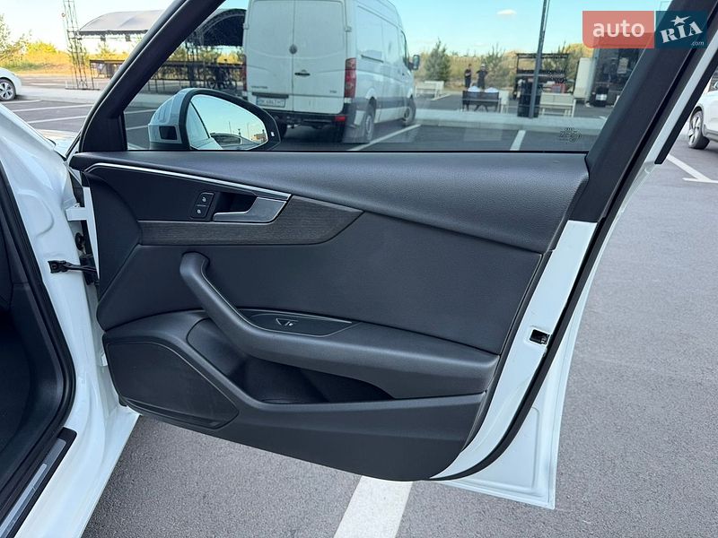 Седан Audi A4 2019 в Ровно