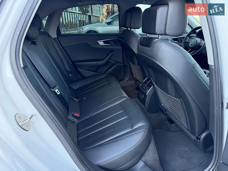 Седан Audi A4 2019 в Ровно