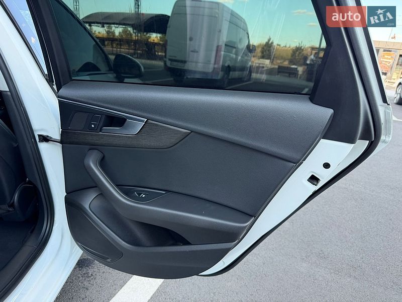 Седан Audi A4 2019 в Ровно