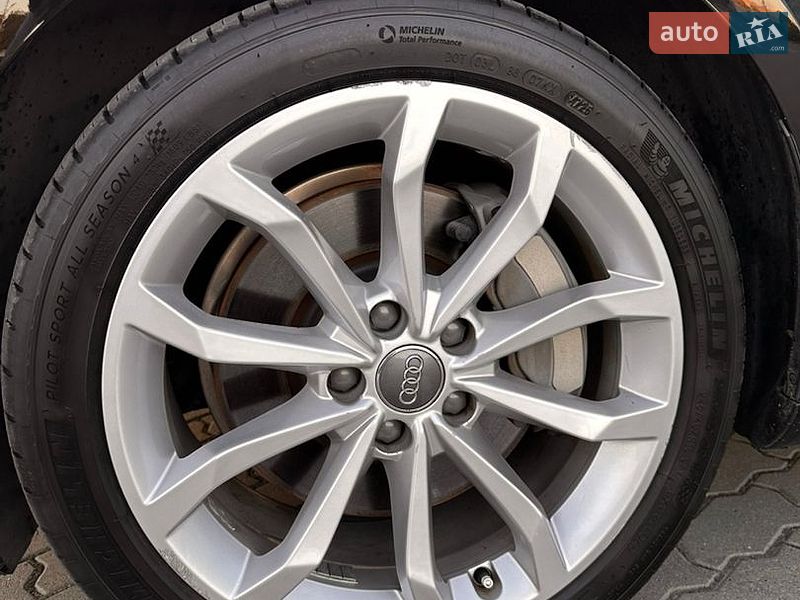 Седан Audi A4 2019 в Львові