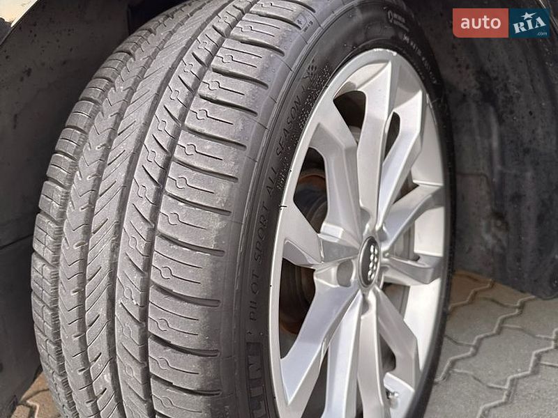 Седан Audi A4 2019 в Львові