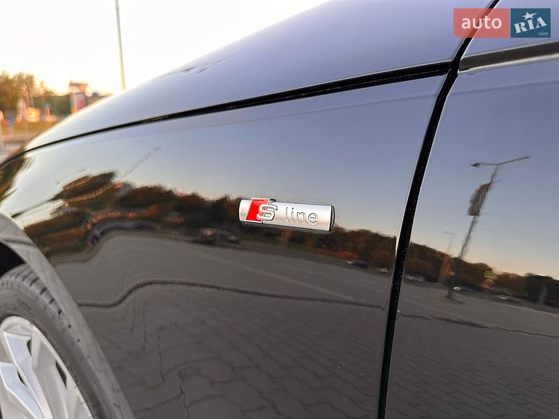 Седан Audi A4 2019 в Львові
