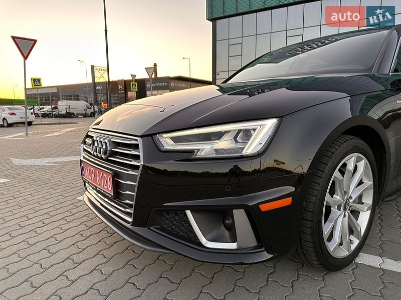 Седан Audi A4 2019 в Львові