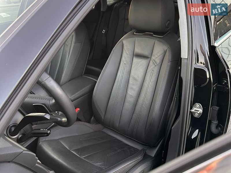 Седан Audi A4 2019 в Львові