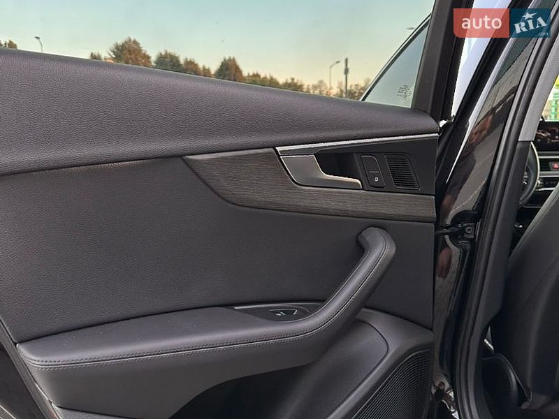 Седан Audi A4 2019 в Львові