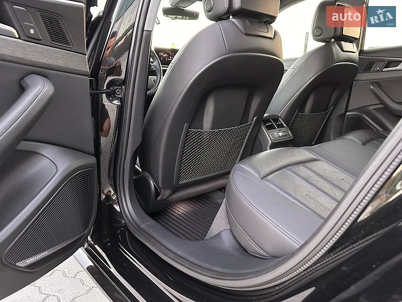 Седан Audi A4 2019 в Львові
