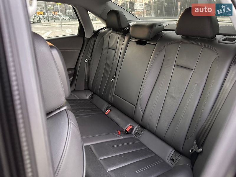 Седан Audi A4 2019 в Львові