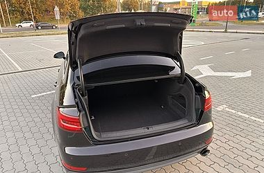 Седан Audi A4 2019 в Львові