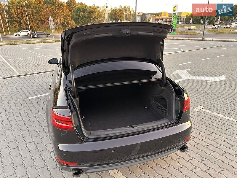 Седан Audi A4 2019 в Львові