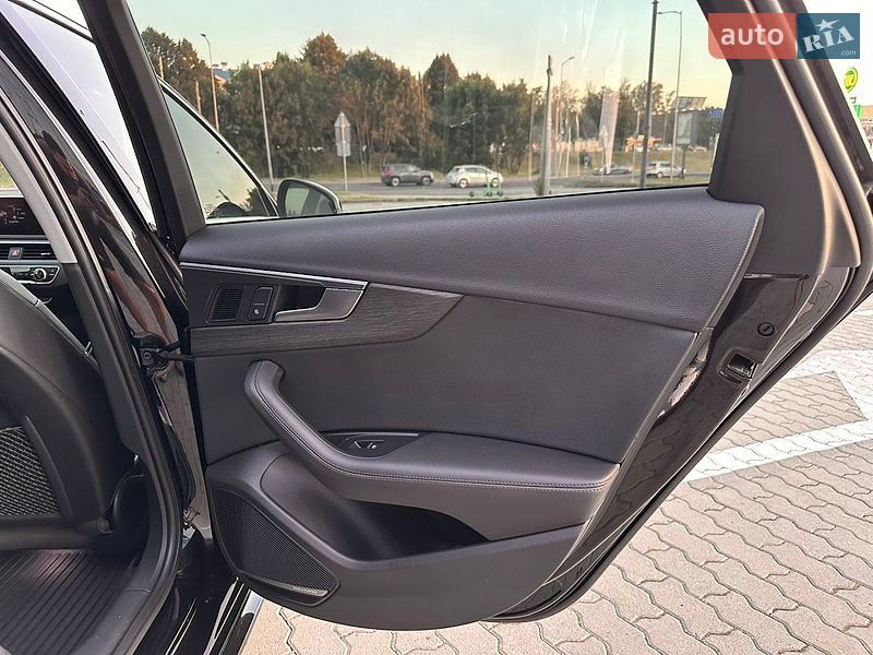 Седан Audi A4 2019 в Львові