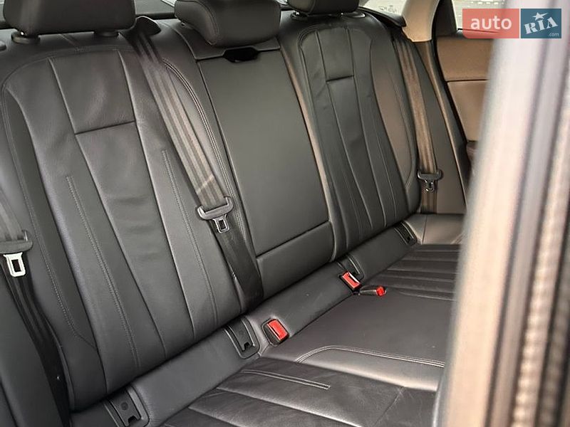 Седан Audi A4 2019 в Львові