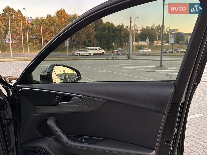 Седан Audi A4 2019 в Львові
