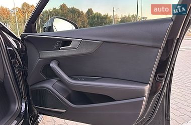 Седан Audi A4 2019 в Львові