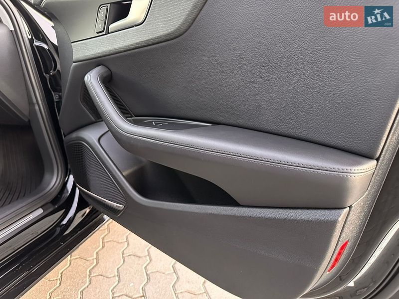 Седан Audi A4 2019 в Львові