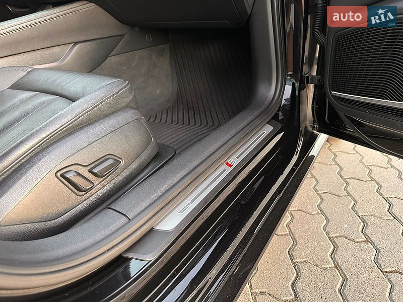 Седан Audi A4 2019 в Львові