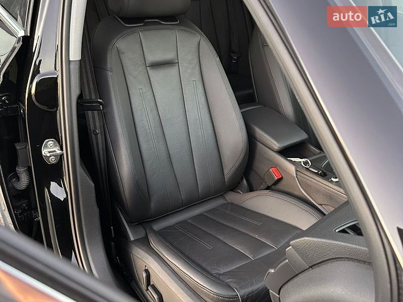 Седан Audi A4 2019 в Львові