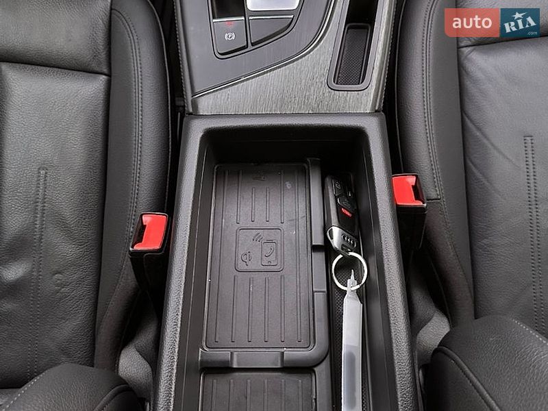 Седан Audi A4 2019 в Львові