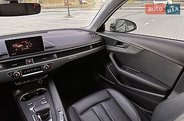 Седан Audi A4 2019 в Львові