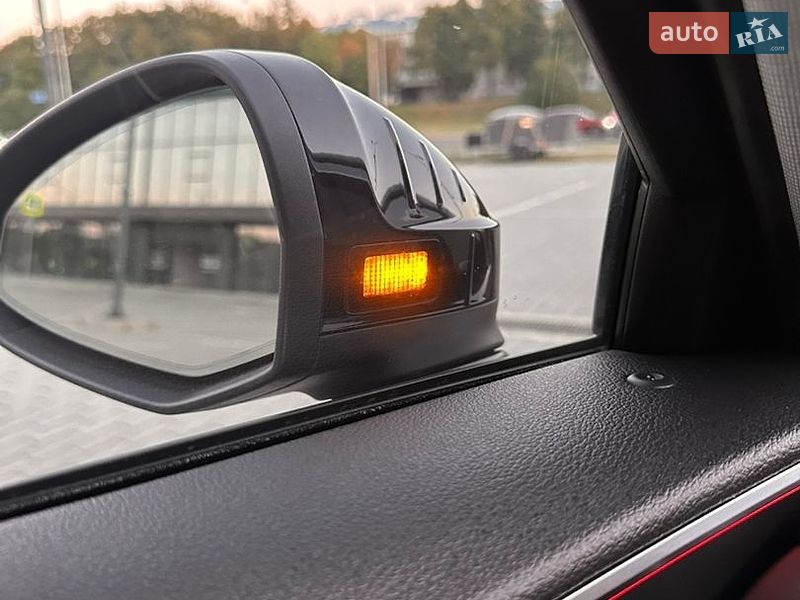 Седан Audi A4 2019 в Львові