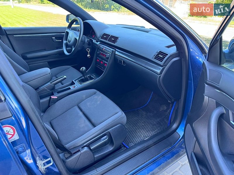 Седан Audi A4 2004 в Києві
