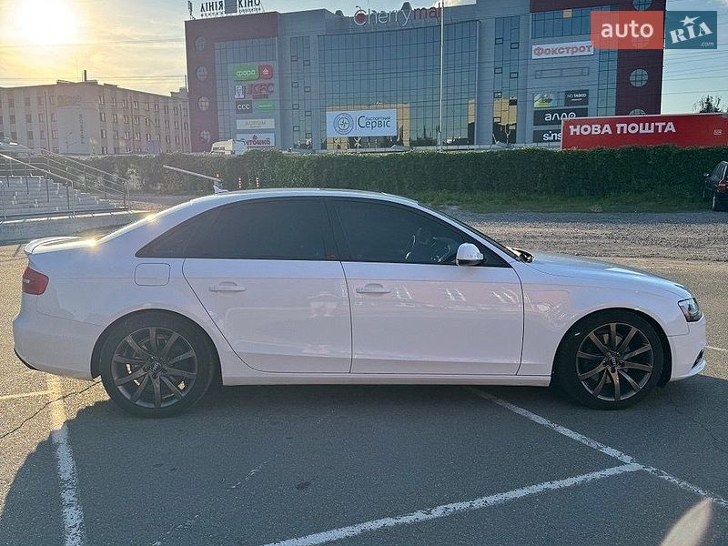 Седан Audi A4 2012 в Киеве