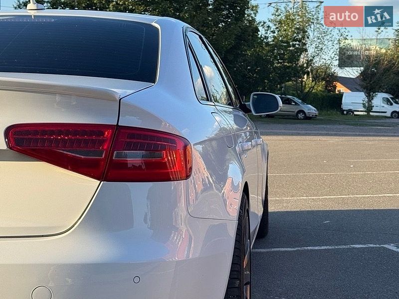 Седан Audi A4 2012 в Киеве