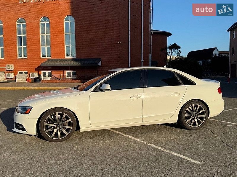 Седан Audi A4 2012 в Киеве