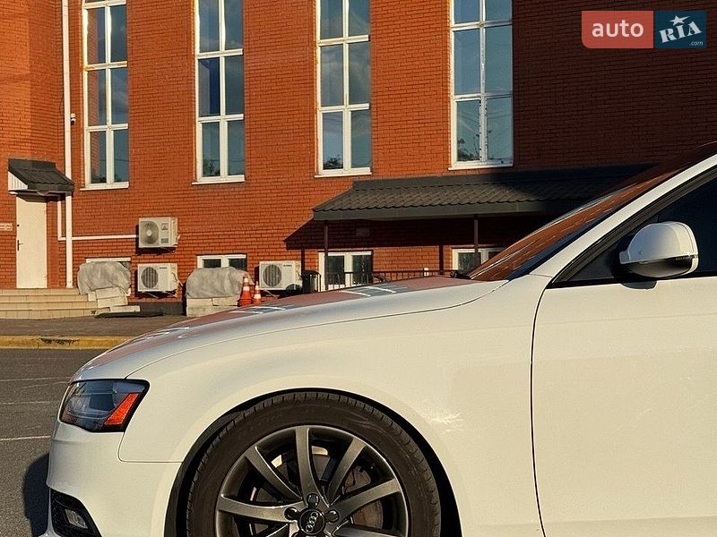 Седан Audi A4 2012 в Киеве