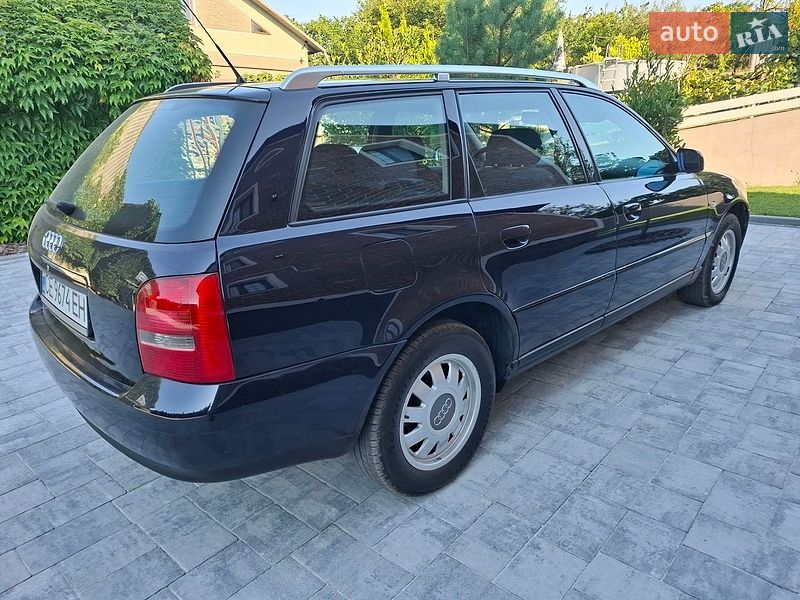 Универсал Audi A4 2000 в Черновцах
