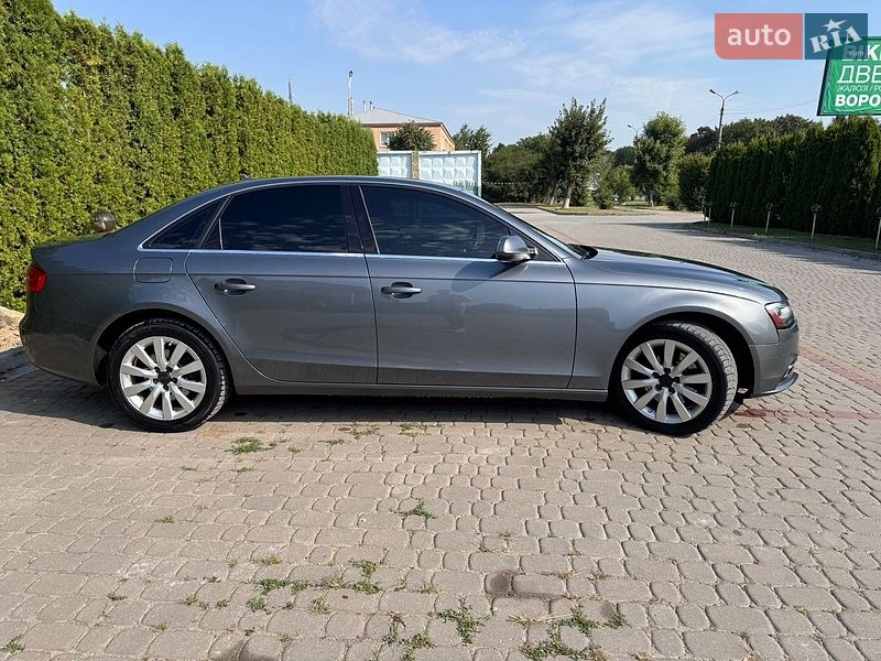 Седан Audi A4 2012 в Дунаевцах