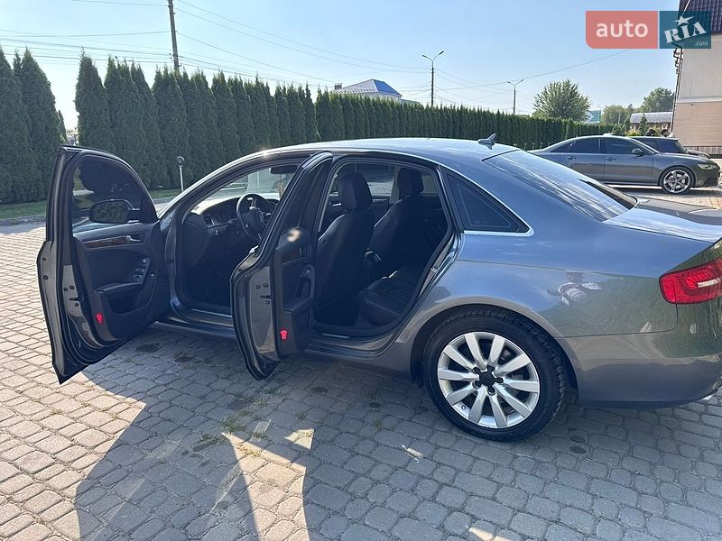 Седан Audi A4 2012 в Дунаевцах
