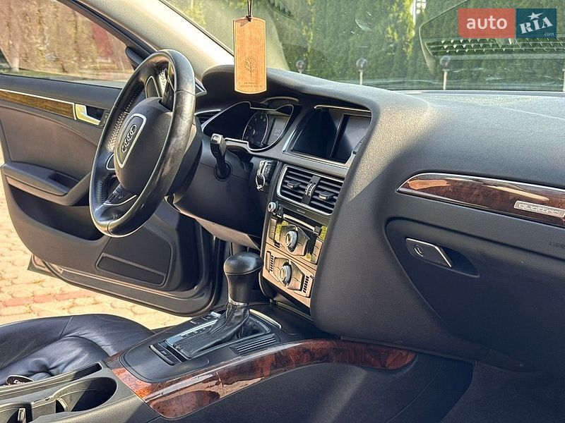 Седан Audi A4 2012 в Дунаевцах