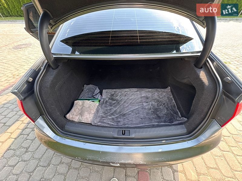 Седан Audi A4 2012 в Дунаевцах