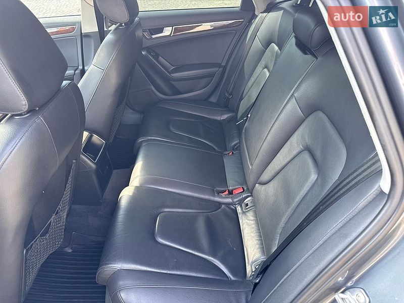 Седан Audi A4 2012 в Дунаевцах