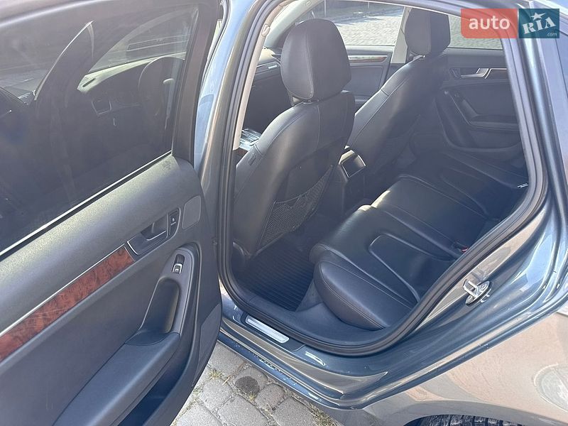 Седан Audi A4 2012 в Дунаевцах