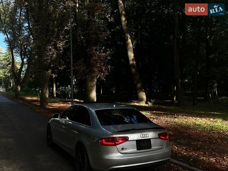 Седан Audi A4 2013 в Черновцах