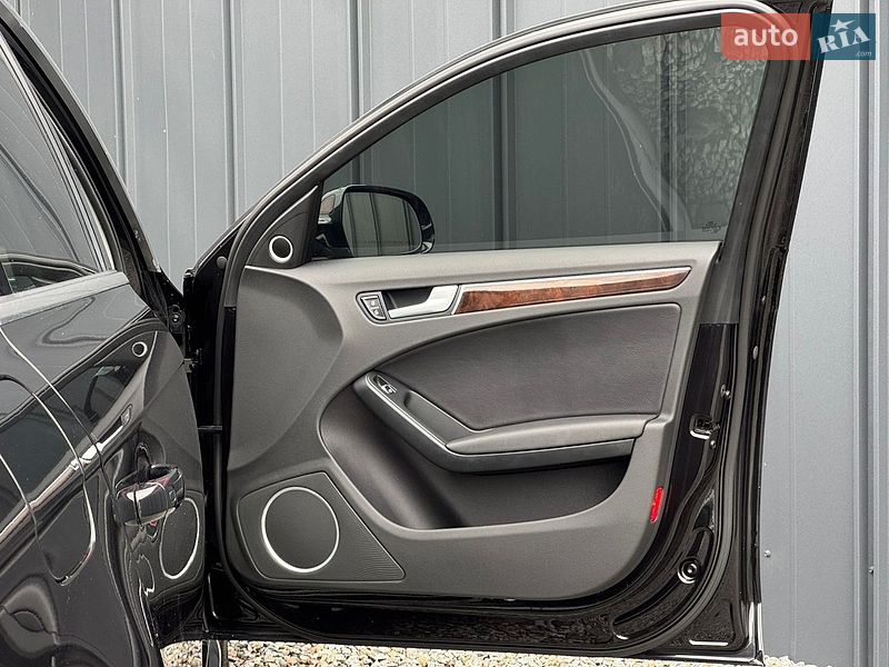 Седан Audi A4 2013 в Луцьку