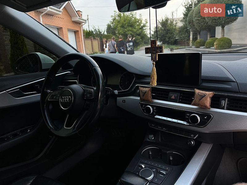Седан Audi A4 2016 в Чернігові