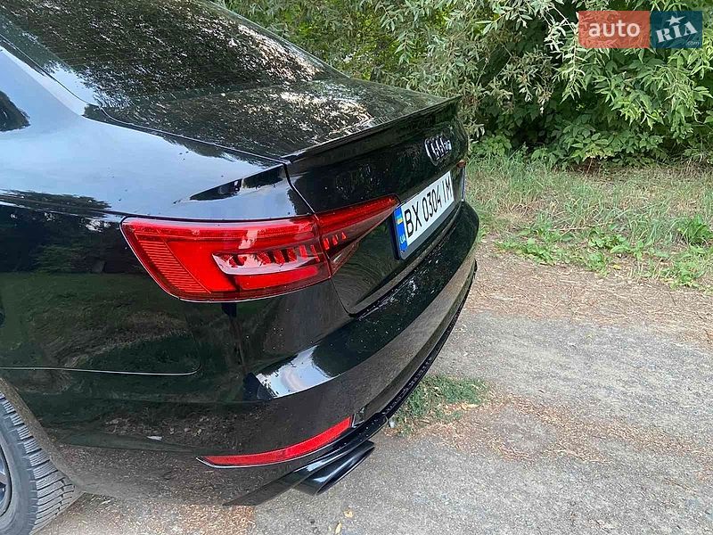 Седан Audi A4 2016 в Хмельницькому