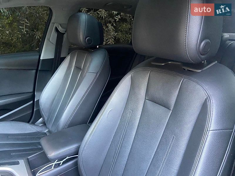 Седан Audi A4 2016 в Хмельницькому